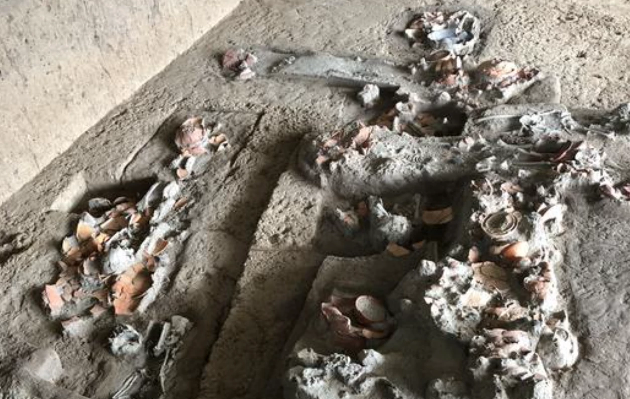 Archeologické místo pohřbu v Nong Ratchawat, kde vznikla vzorky zubů